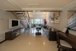 Three Bedroom Balcony with Loft Suites - Living Room