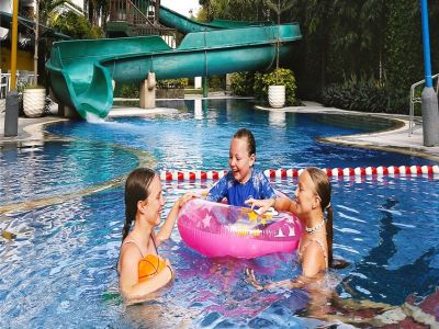 Family Hotel Deals in Bali: Kids Eat Free & Free Flow Drinks